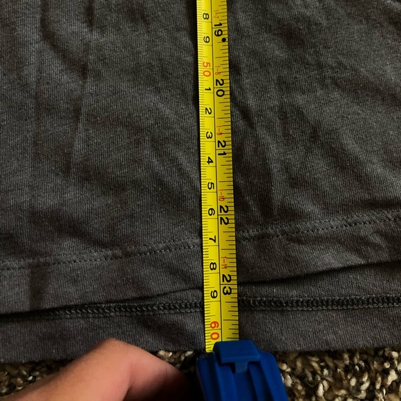 Under armor tshirt - Picture 6 of 6